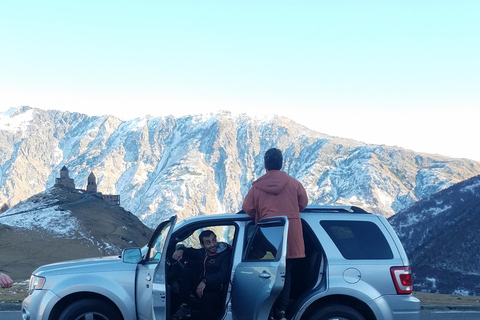 Excursion d'une journée de Tbilissi aux montagnes du Caucase avec HeritagesOffre de visite de groupe (Van ou Minibus jusqu'à 15 pax)