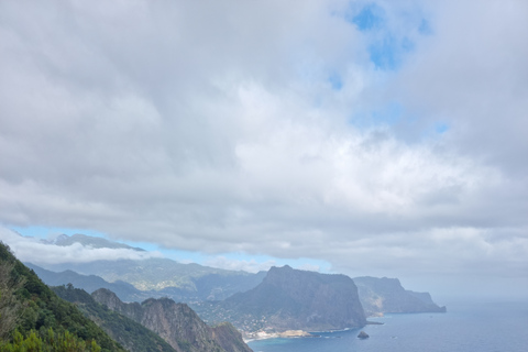 Madeira: Porto da Cruz naar Machico Wandeltocht met Transfer