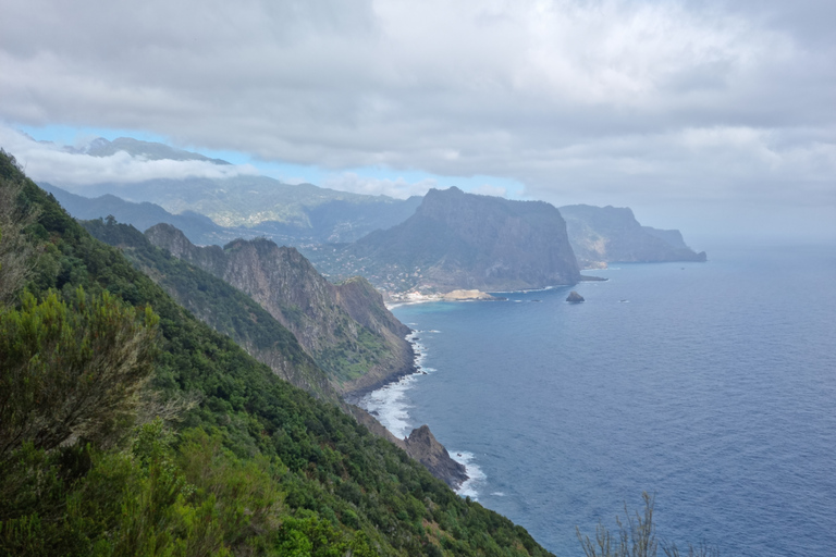 Madeira: Porto da Cruz naar Machico Wandeltocht met Transfer