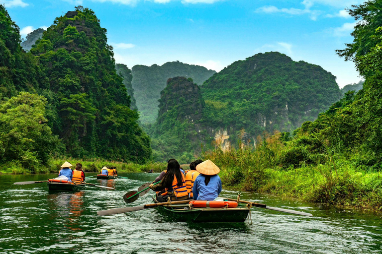 Ninh Binh: Tam Coc - Hoa Lu & Mua Höhle Ganztägige EntdeckungHanoi: Tam Coc - Hoa Lu & Mua Höhle Ganztägige Entdeckung