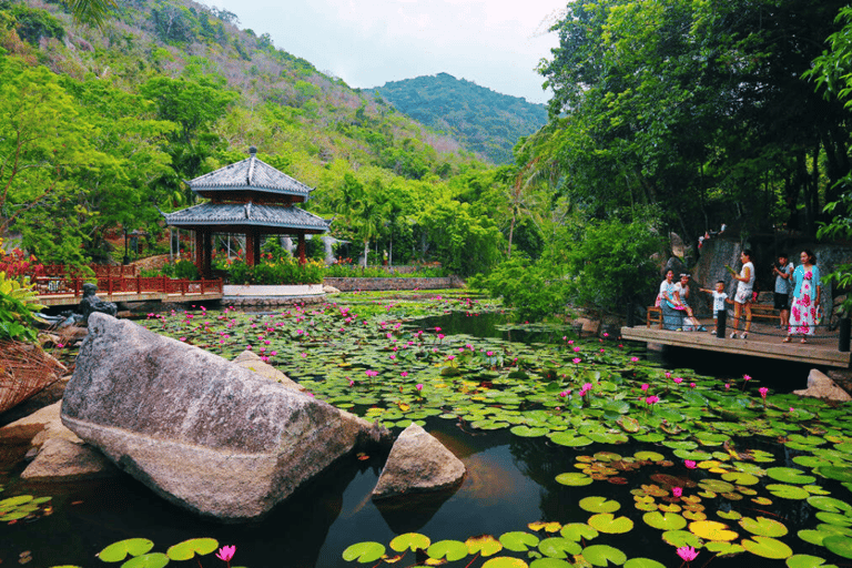 Sanya: Yalong Bay Tropical Forest Ticket and Tour Car