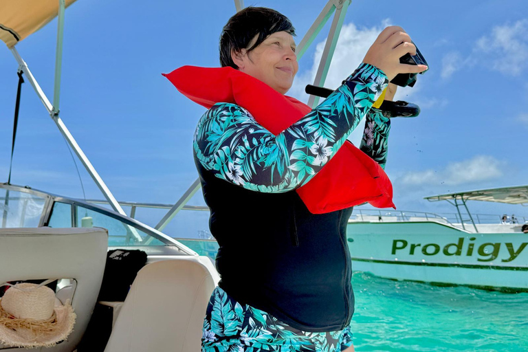 Private Yacht Tour with Snorkeling, lagoon and wild beach Your for 1-4 persons
