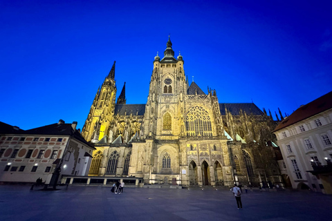 Prague: VIP Prague Castle Night Walk with Panoramic Views VIP Prague Castle Night Walk with Panoramic Views (German)