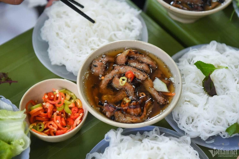 Da Nang: excursão a pé pela comida de rua e espetáculo Charming Da NangDa Nang: Excursão a pé pela comida de rua e espetáculo Charming Da Nang