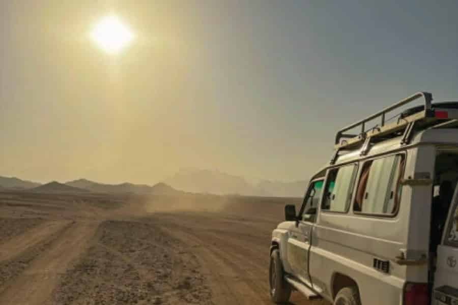 Hurghada: Jeep-Safari & Kamelritt mit Barbecue-Abendessen & Show. Foto: GetYourGuide