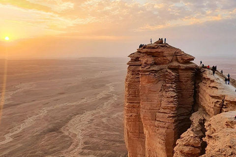 Riyadh: Edge of the World 4x4 Tour Sunset and Stargazing