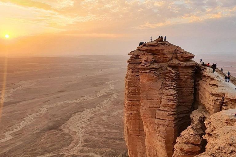 Riyadh: Edge of the World 4x4 Tour Sunset and Stargazing