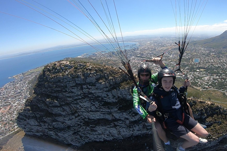 Città del Capo: Parapendio in tandem con vista sulla Table MountainCittà del Capo: parapendio in tandem con vista sulla Table Mountain