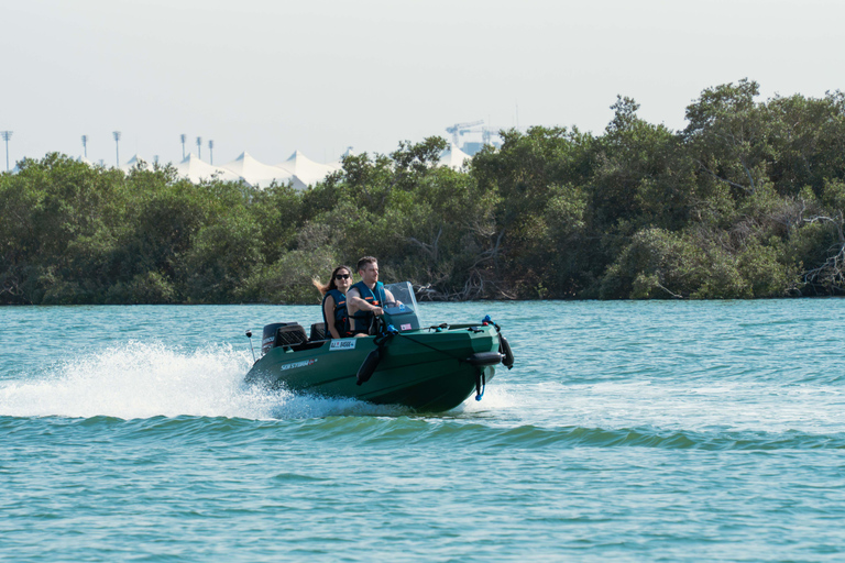 Abu Dhabi: Private Small Boat Rental (No License Required) Abu Dhabi: Small Boat 2 Hour Rental (No License Required)