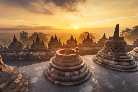 yogyakarta: borobudur zonsopgang en prambanan tempel