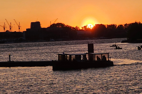 Riga: passeio particular de barco à noite/pôr do sol