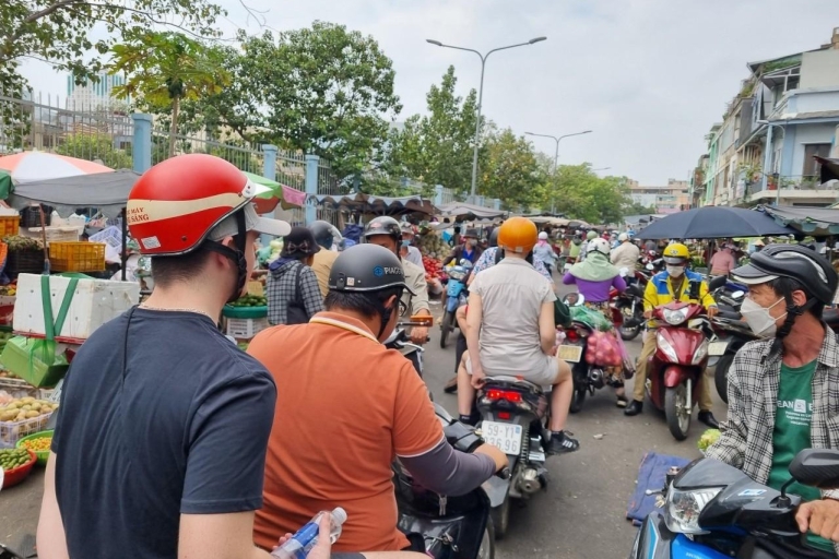 Ho Chi Minh: Niewidzialna wycieczka na hulajnodze z kawą i owocamiWycieczka grupowa z miejscem spotkania