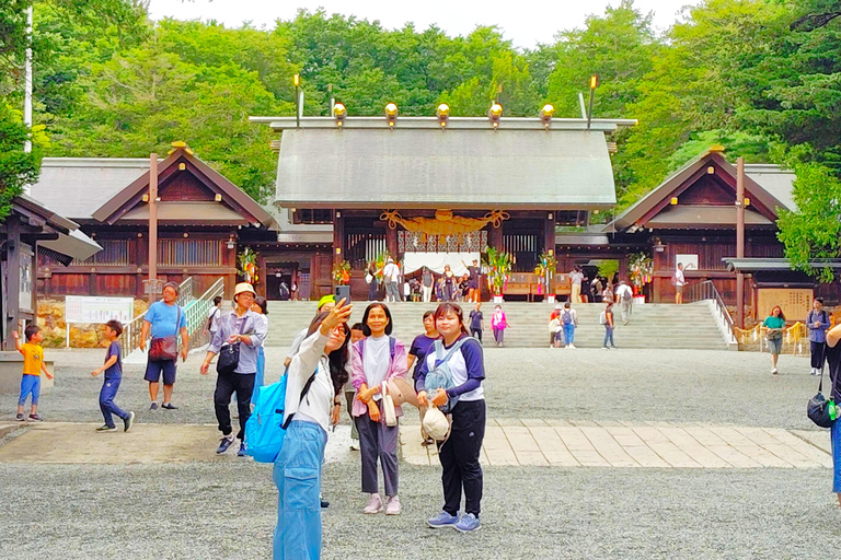Sapporo: Wycieczka po świątyniach Hokkaido z rytuałami, historią i słodyczami