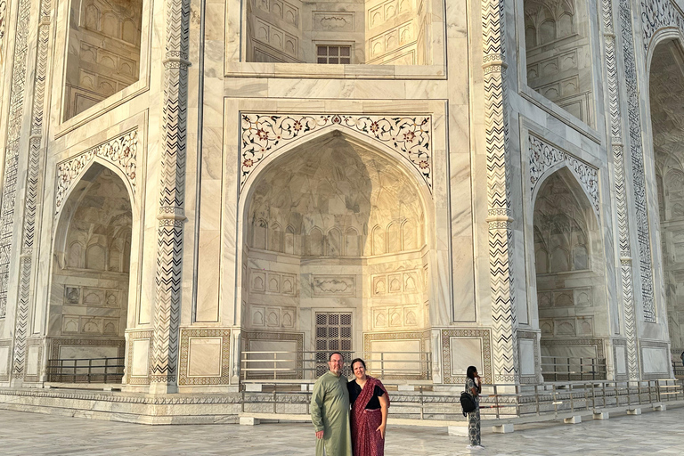 Delhi : excursion de 5 jours dans le Triangle d&#039;Or avec un guide germanophoneExcursion de 5 jours avec hébergement dans des hôtels 4 étoiles