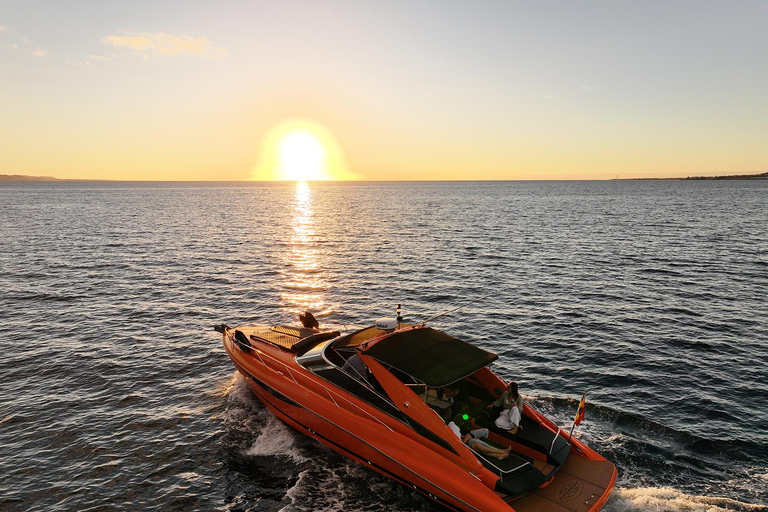 Lanzarote High-Performance Boat: Excursion to Isla de Lobos and Papagayo