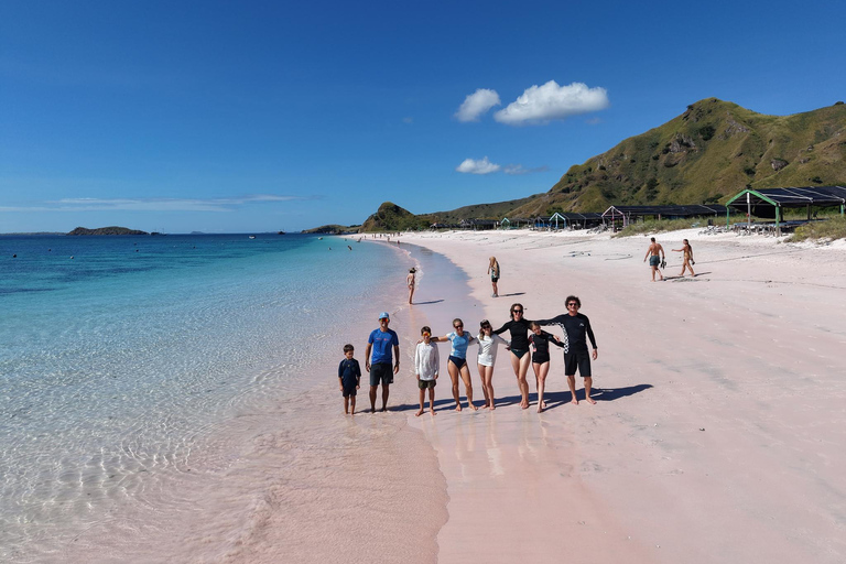 Lombok to Komodo 4D3N Sailing Adventure Gili Room: Queen bed + 2x Single bunkbed