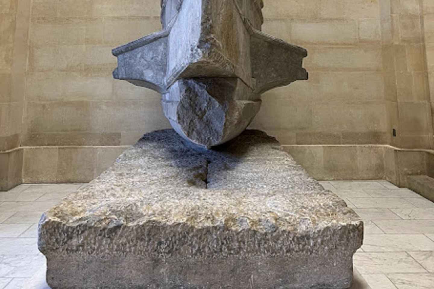 Paris: Guided tour in PORTUGUESE at the Louvre-semi-private