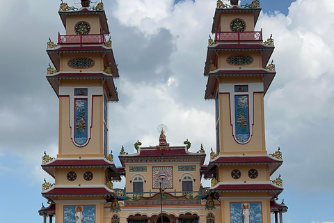 Montagne de la Vierge Noire, Cu Chi, Cao Dai avec guide LGBT