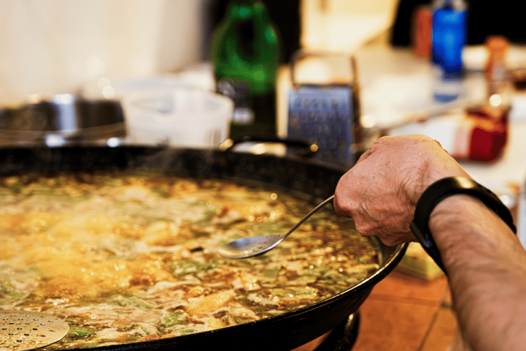 Valencia: cook your paella (with purchase at Russafa market)