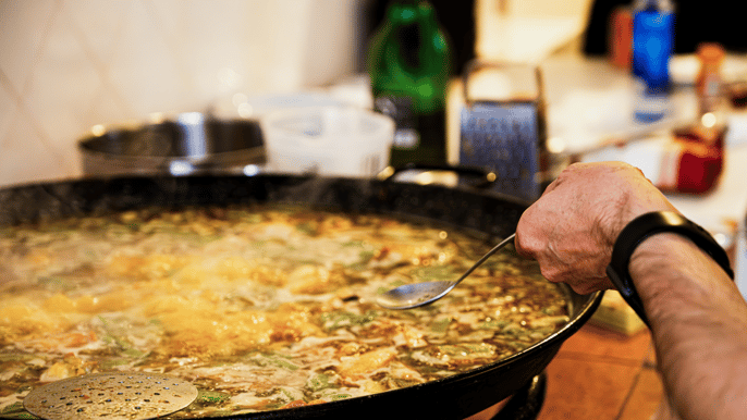 Valencia: cook your paella (with purchase at Russafa market)