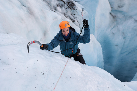 Skaftafell: Glacier Hike and Ice Climbing Tour