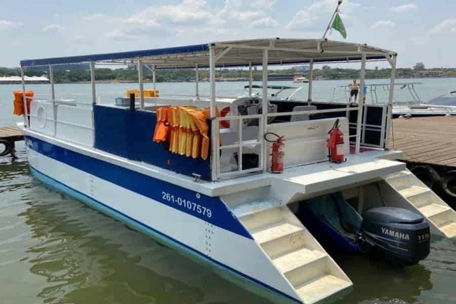 Brasília: Bootsfahrt auf dem Paranoá-See bei Sonnenuntergang. Foto: GetYourGuide