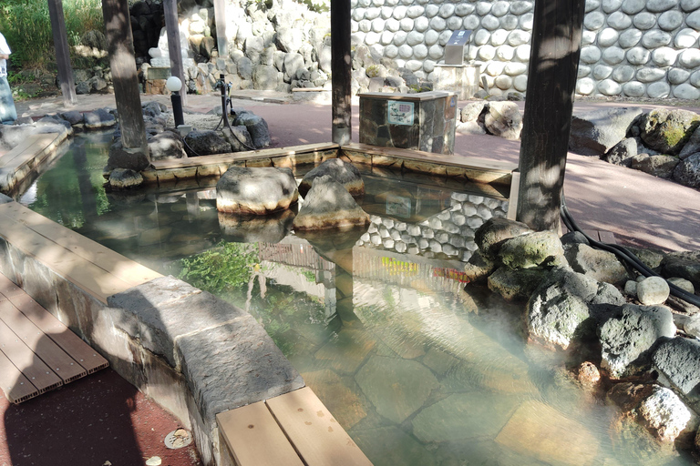 Sapporo: Spacer po Jozankei Onsen z wizytą w świątyni i jaskini