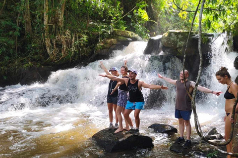 Chiang Mai: 2-dagars djungelvandring med elefantfarm och forsränning