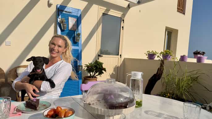 Paphos/Peyia: café, bolo e mimos com cachorrinhos resgatados