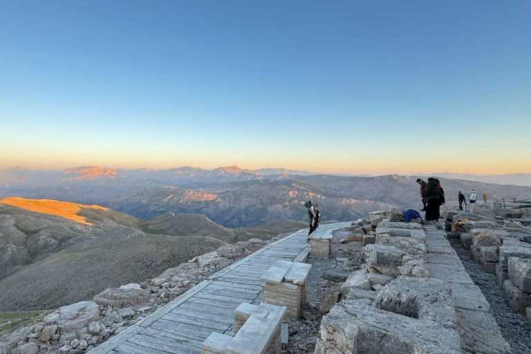 Da Istanbul: Göbekli Tepe e Monte Nemrut Tour di 2 giorniDa Istanbul: tour giornaliero di Göbekli Tepe e Şanlıurfa
