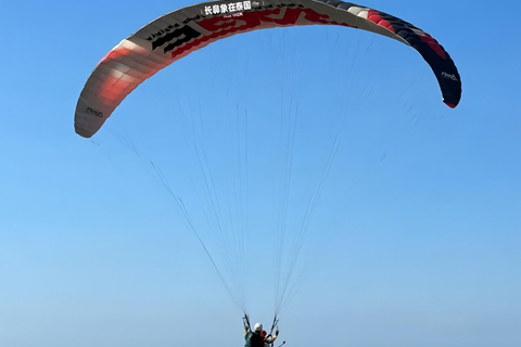 Pattaya Koh Larn Island: Tandem Paragliding Flight Trip Silver Tandem Paragliding Flight – 20 Minutes of Sky-High