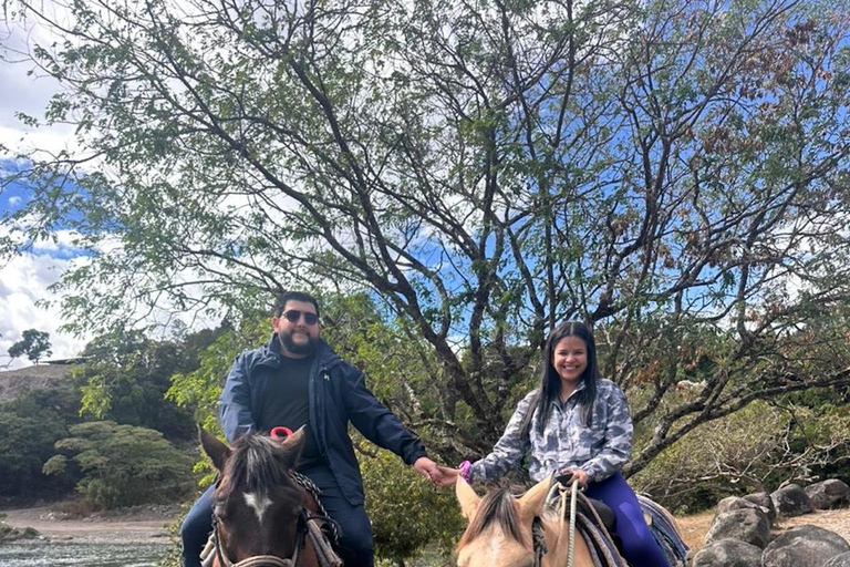 Horseback Ride + Contact Farm in Boquete 2 hours