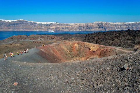 Santorini: Passeio de barco tradicional ao pôr do sol com comida e bebida