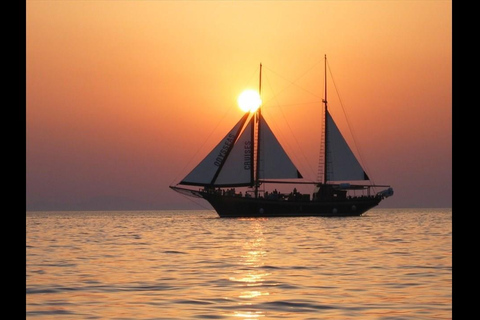 Santorini: Sunset Cruise to Volcano & Hot Springs