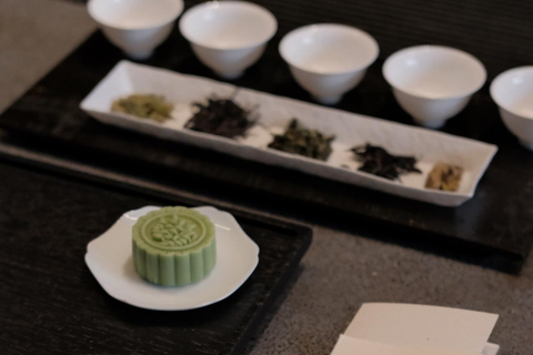 Shanghai: Chinese Tea Experience with Tasting and Relaxing