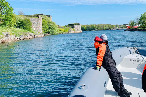Helsinki: Private RIB Boat Cruise with Snacks and Drinks