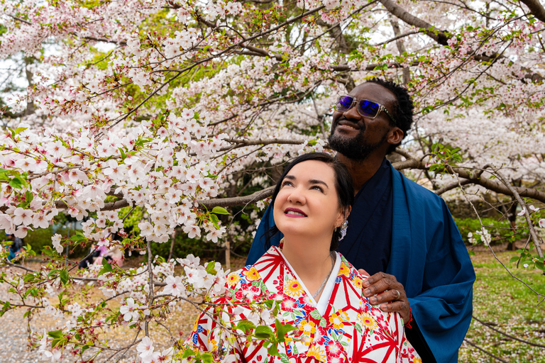 Kyoto: Private Kimono Photoshoot for Couples and Solo