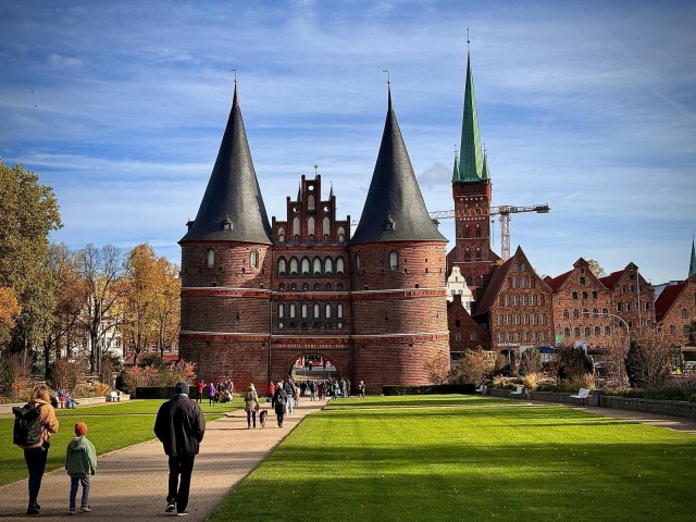 Visit The queen invites you - Sightseeing tour through Lübeck in Kota Samarahan