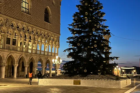 Venezia: Tour a piedi all'alba con l'Espresso
