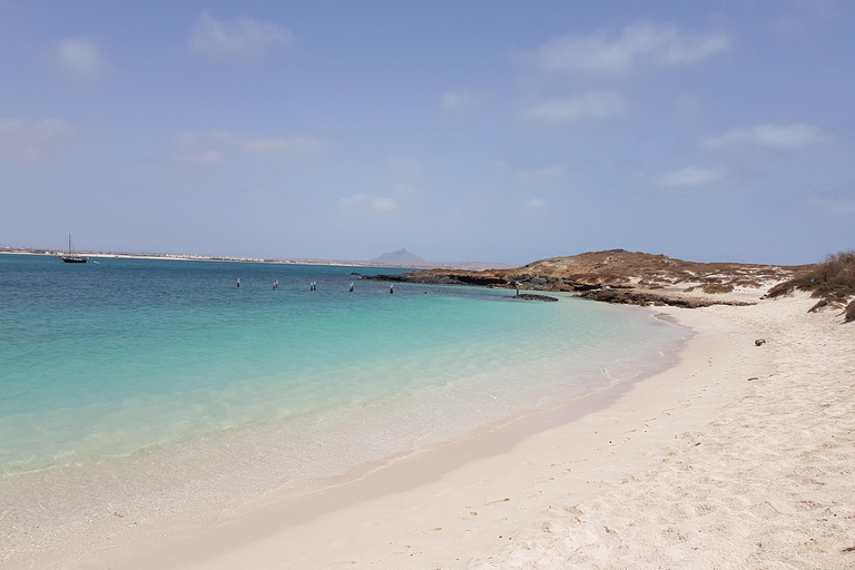 Boa Vista: Wycieczka jachtem motorowym z wędkowaniem, nurkowaniem i grillem na plaży