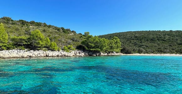 VIP-Bootserlebnis ab Hvar: 5 Inseln, 4 Strände, 3 Höhlen