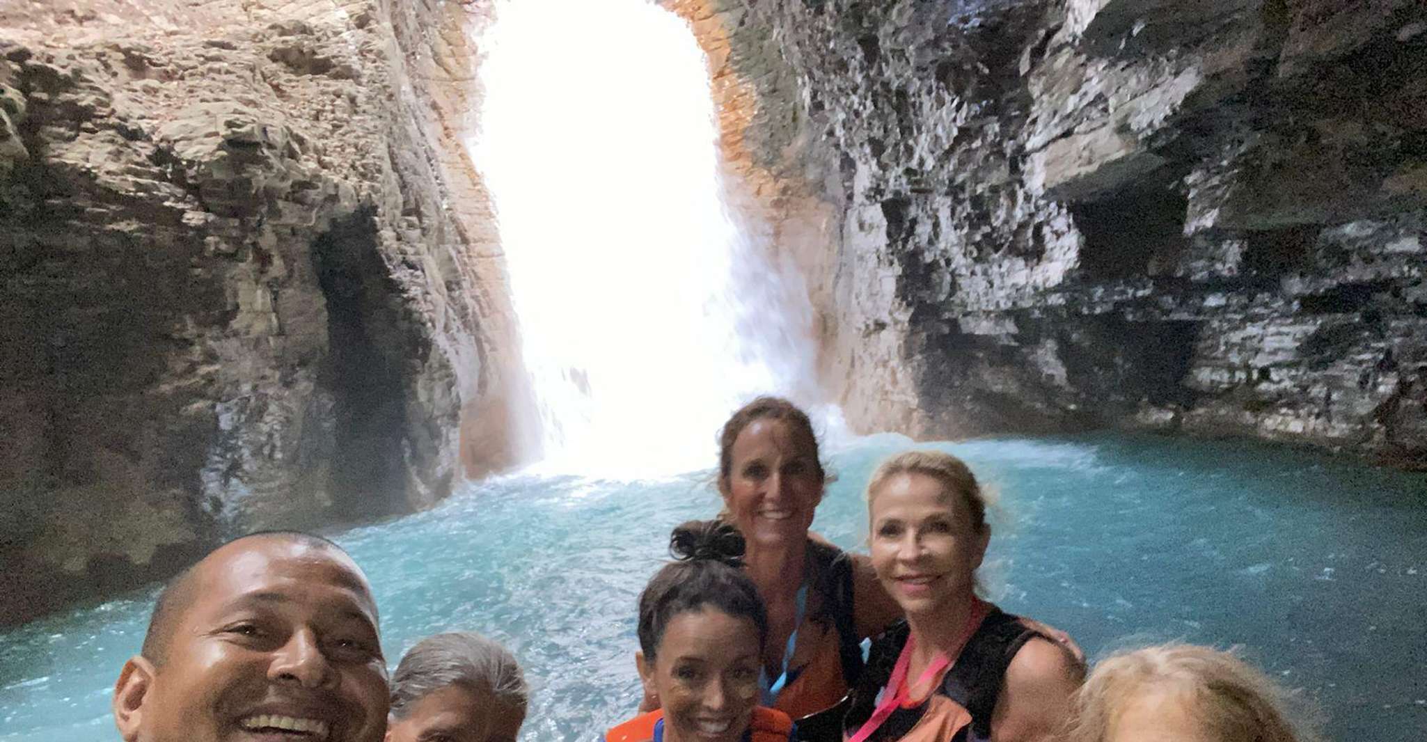 Cascada de la leona y fuentes termales con almuerzo - Hizvo