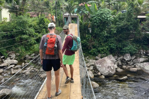 Paraty: Melancia Waterfall Trail Guided Hike with Pickup