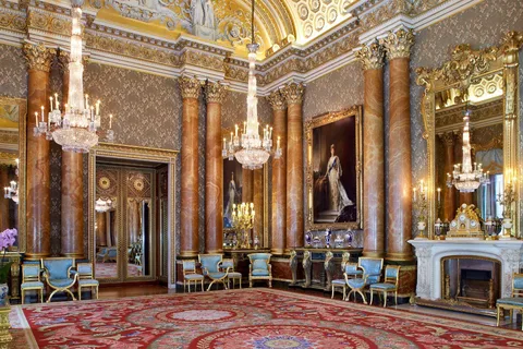 Visita ao Palácio de Buckingham e às jóias da coroa em Londres