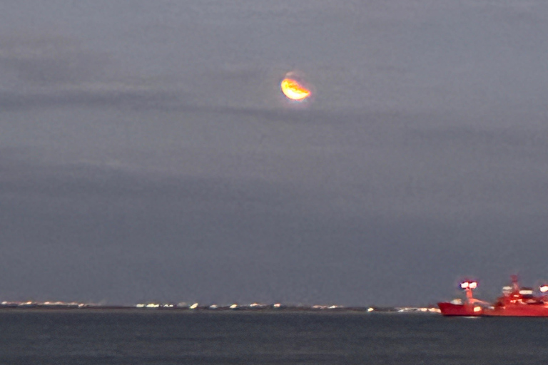 Lisbon: Solar Eclipse & Sunset Sailing Experience with Wine
