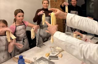 Florenz: Kochkurs für Familien mit Wein und Getränken