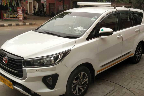 Dagsutflykt till Taj Mahal i en SUV-bil med alternativ.Dagsutflykt till Taj Mahal i en SUV-bil + guide