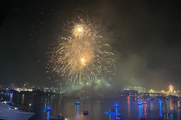 Miami: New Years Eve Fireworks Cruise on Biscayne Bay