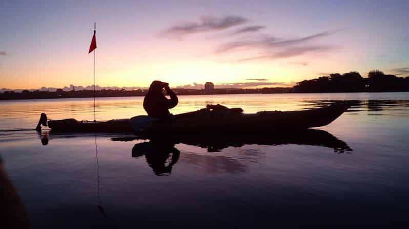Auckland: Bioluminescence Kayak Tour by Night with Tuition
