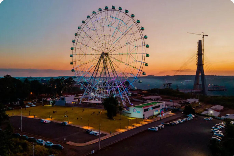 Foz do Iguaçu by night: Three Borders landmark, Ferris wheel and Baruc lounge bar Foz do Iguaçu by Night: Three-Border Monument, Ferris Wheel, and Baruc Lounge Bar